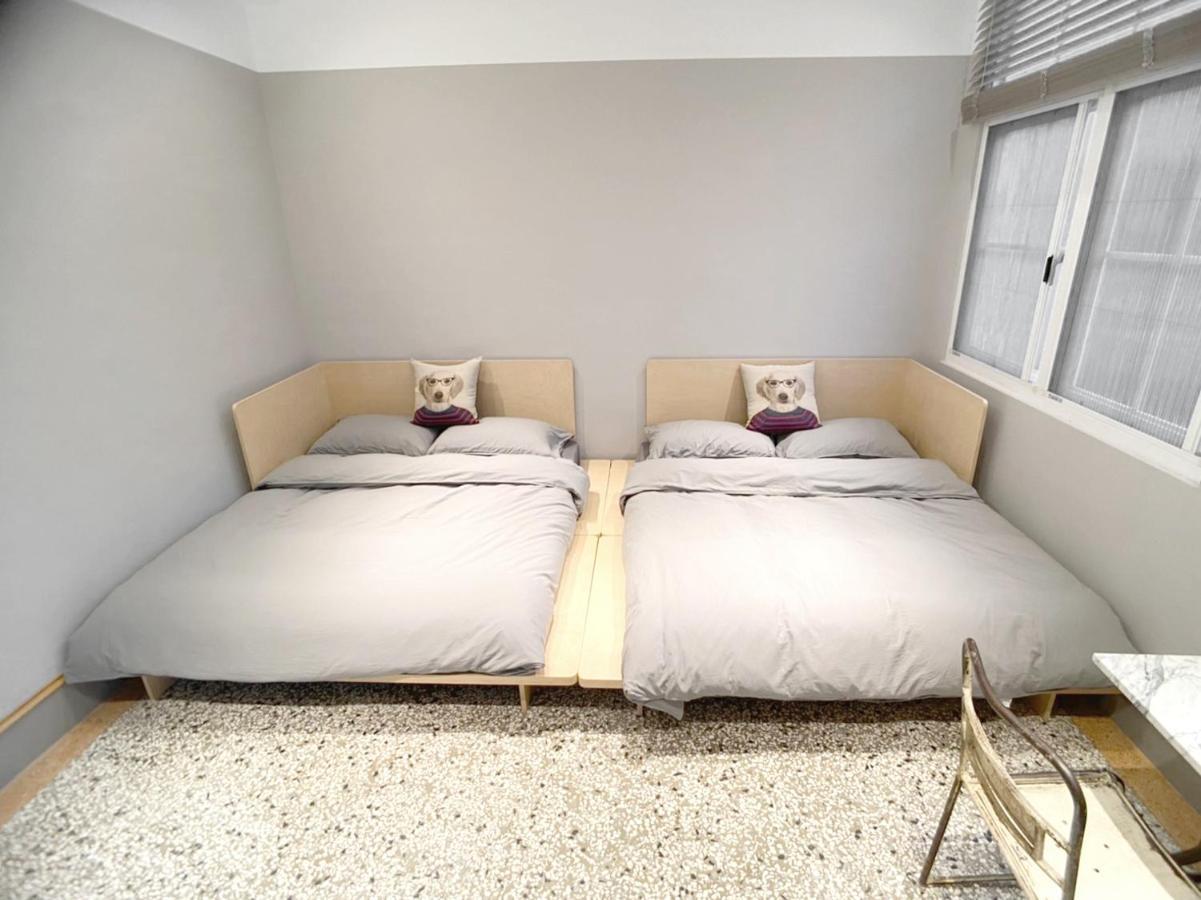 Spring Guest House Tainan Bagian luar foto