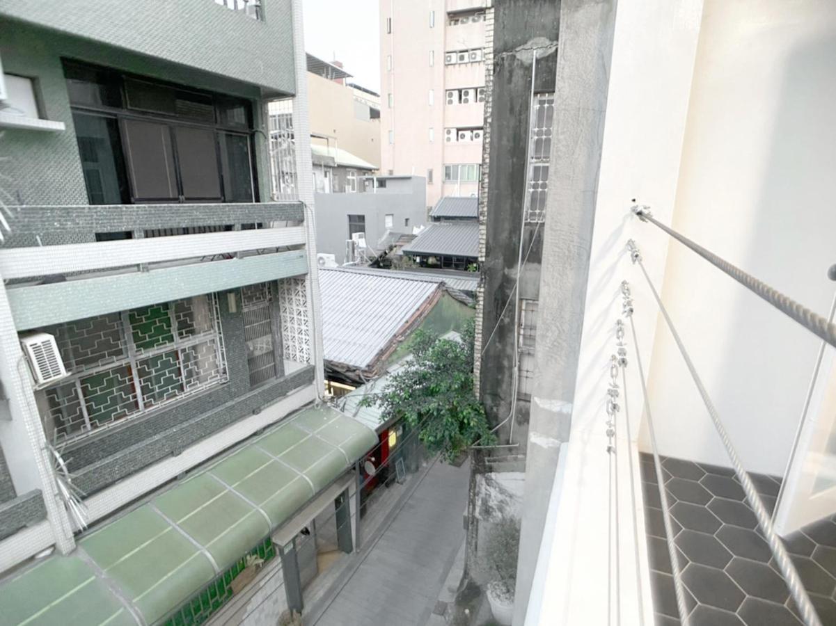 Spring Guest House Tainan Bagian luar foto