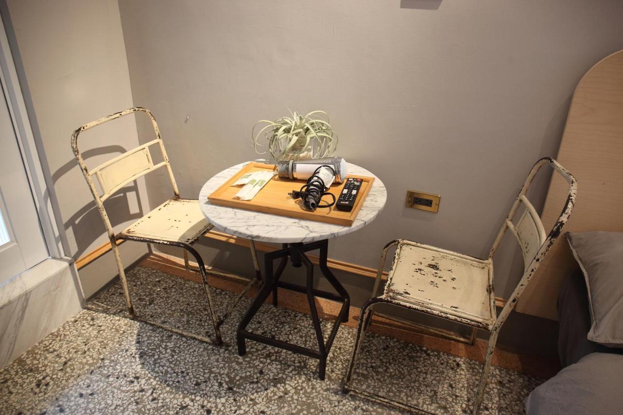 Spring Guest House Tainan Bagian luar foto