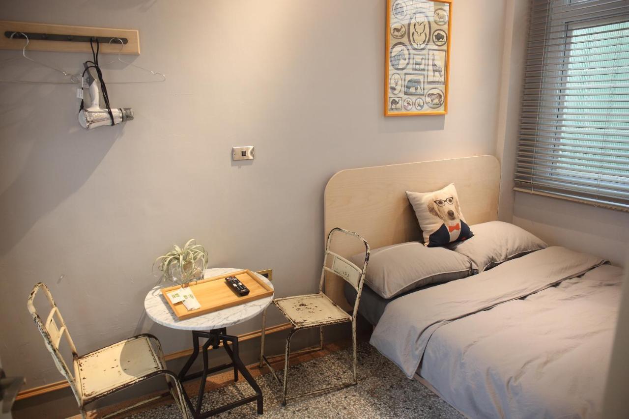 Spring Guest House Tainan Bagian luar foto