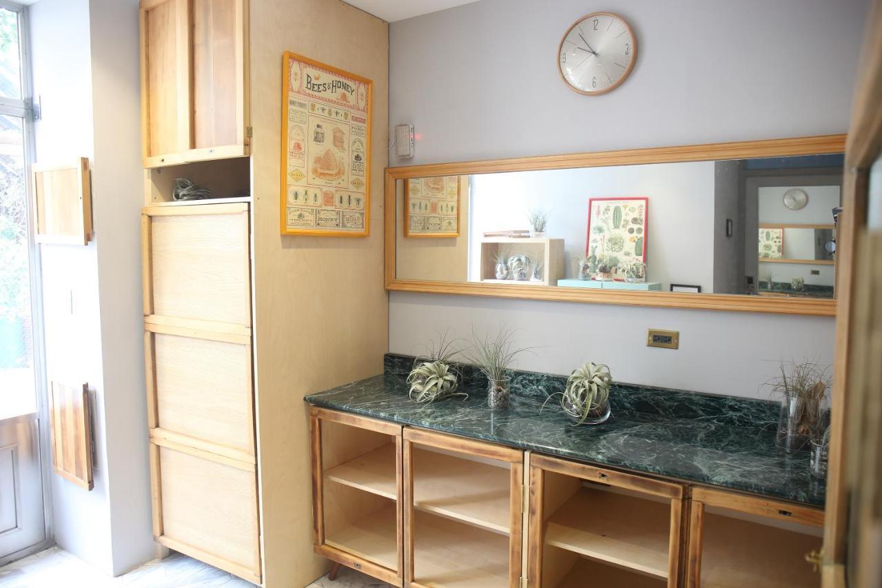 Spring Guest House Tainan Bagian luar foto