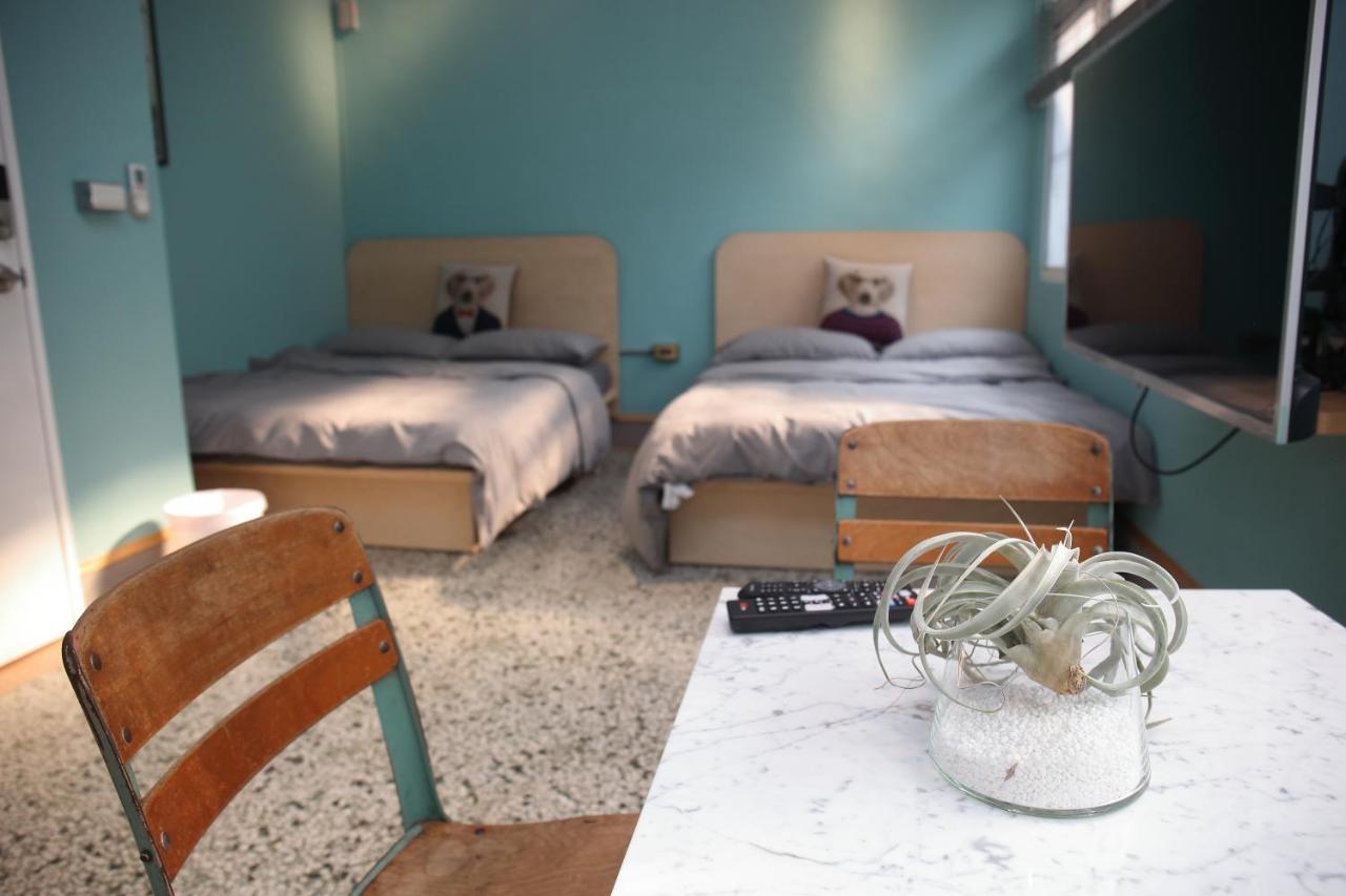 Spring Guest House Tainan Bagian luar foto