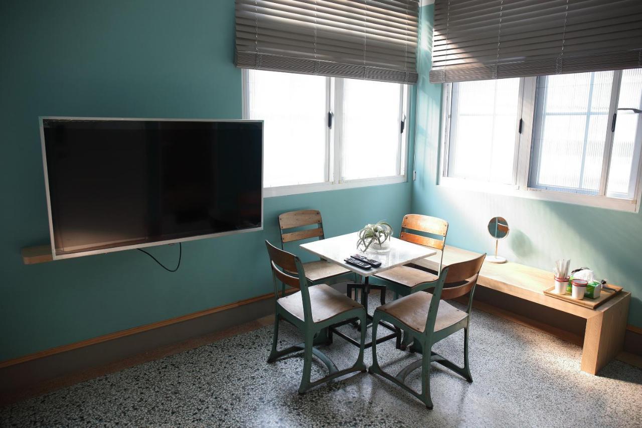 Spring Guest House Tainan Bagian luar foto