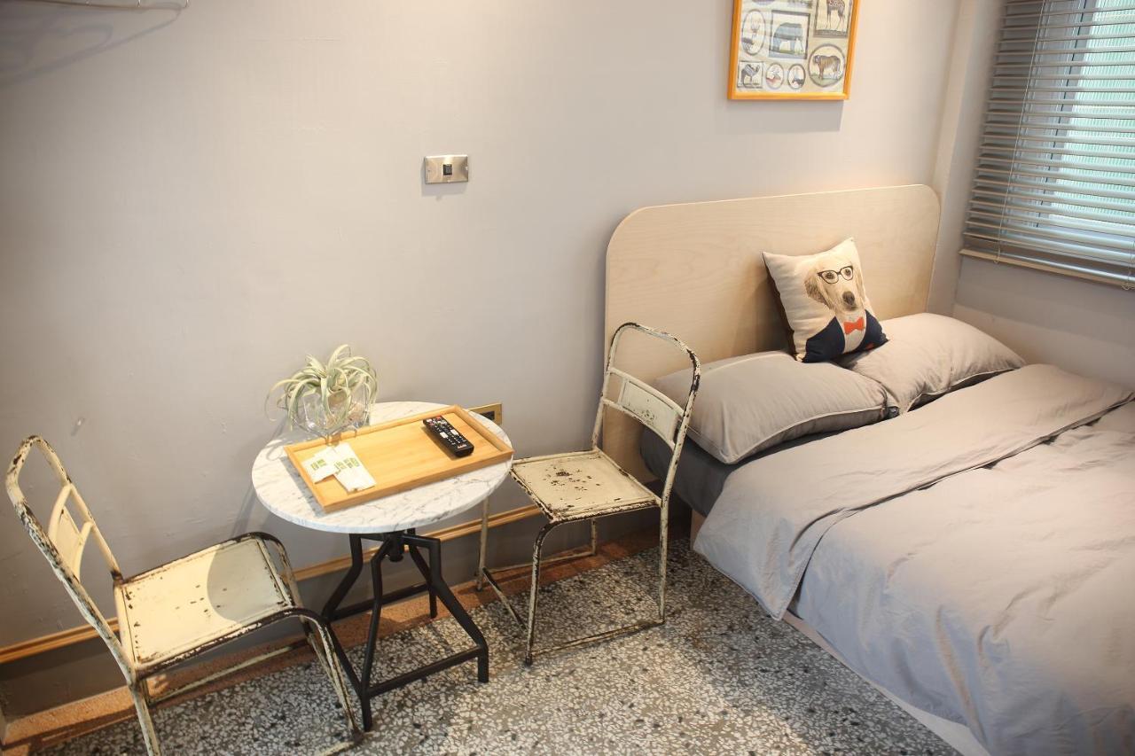 Spring Guest House Tainan Bagian luar foto