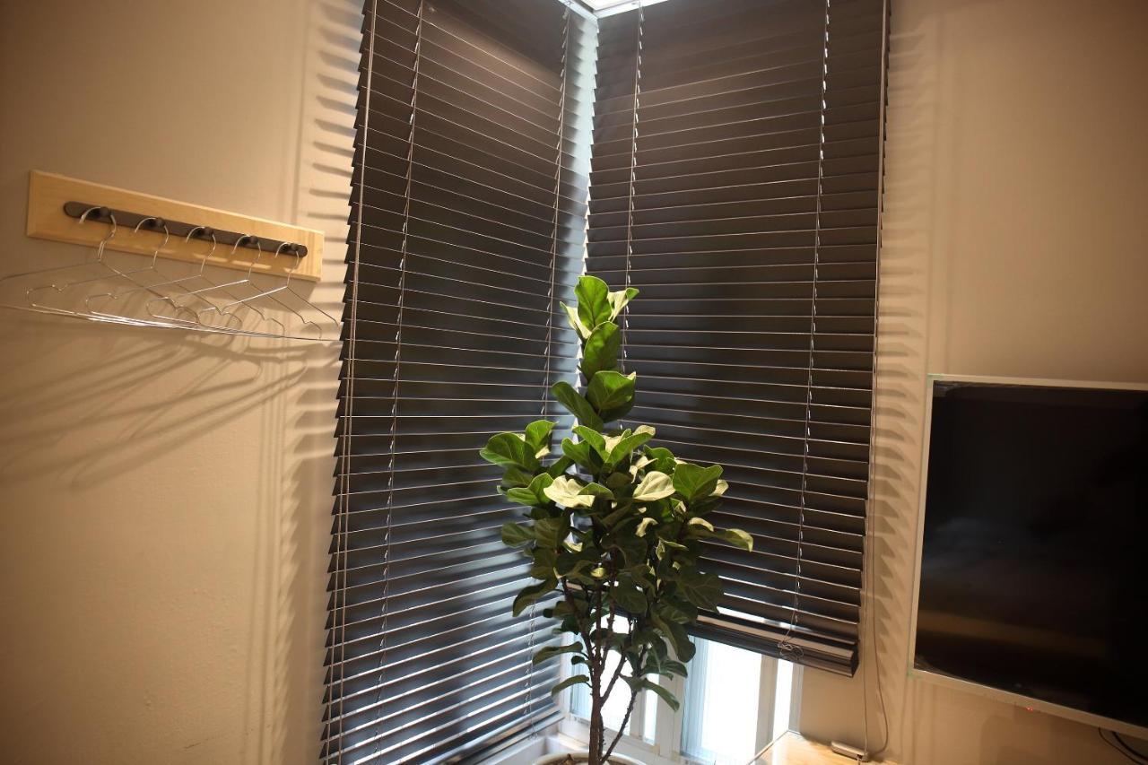 Spring Guest House Tainan Bagian luar foto