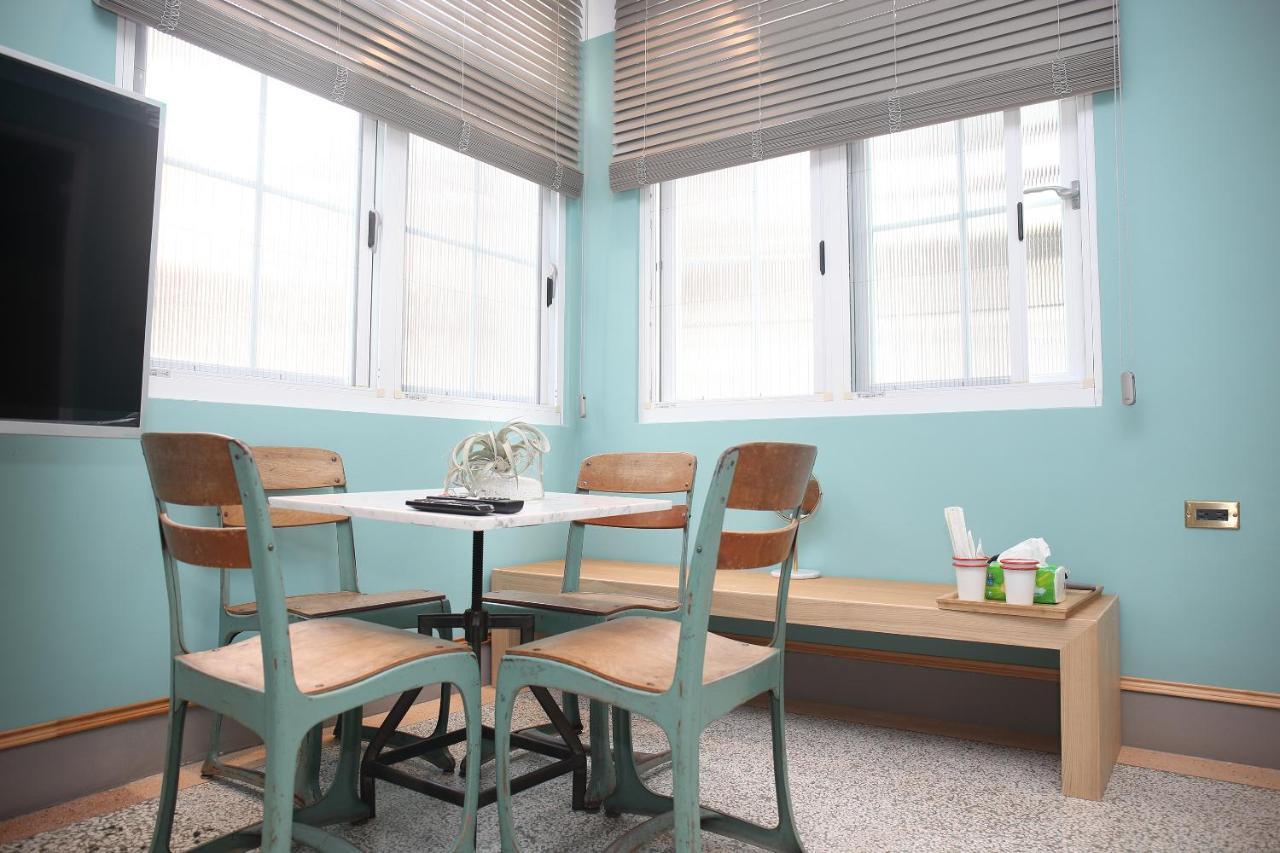 Spring Guest House Tainan Bagian luar foto