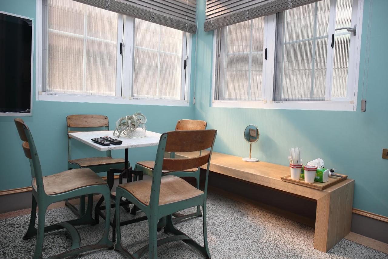 Spring Guest House Tainan Bagian luar foto